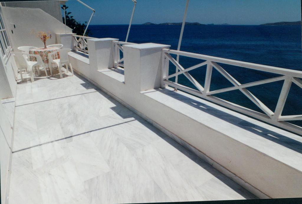 Sea Colours Rooms & Apartments Ermoupoli Rum bild